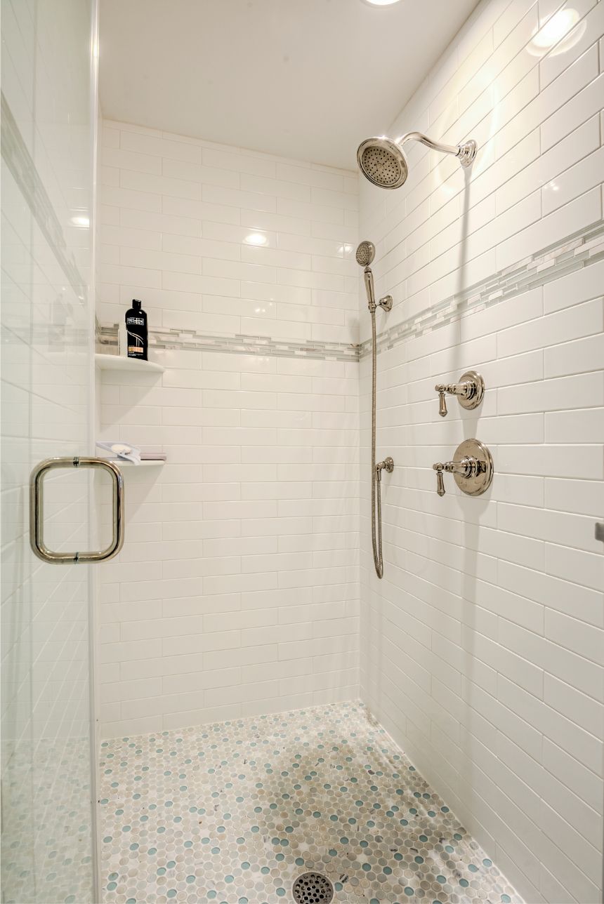Shower Cabin with White Subway Wall Tiles and Mosaic Floor